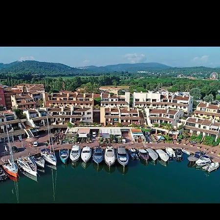 Entre Le Port Et La Plage, Golfe De Saint Tropez * Cogolin