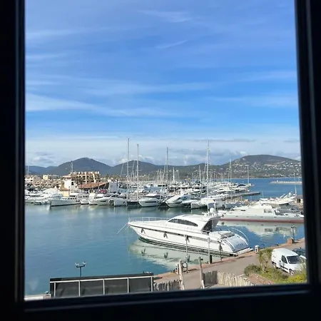 Entre Le Port Et La Plage, Golfe De Saint Tropez Cogolin