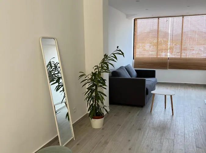 Entre Le Port Et La Plage, Golfe De Saint Tropez * Cogolin